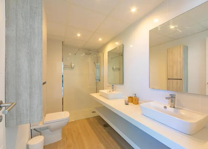 Apartamento Cerca De La Playa Con Piscina Apartment *